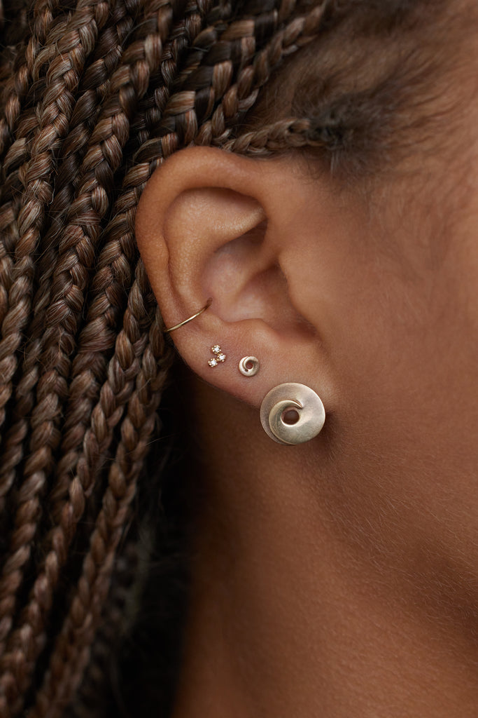 Small Curled Wisp Earring Single – WWAKE - Main Image