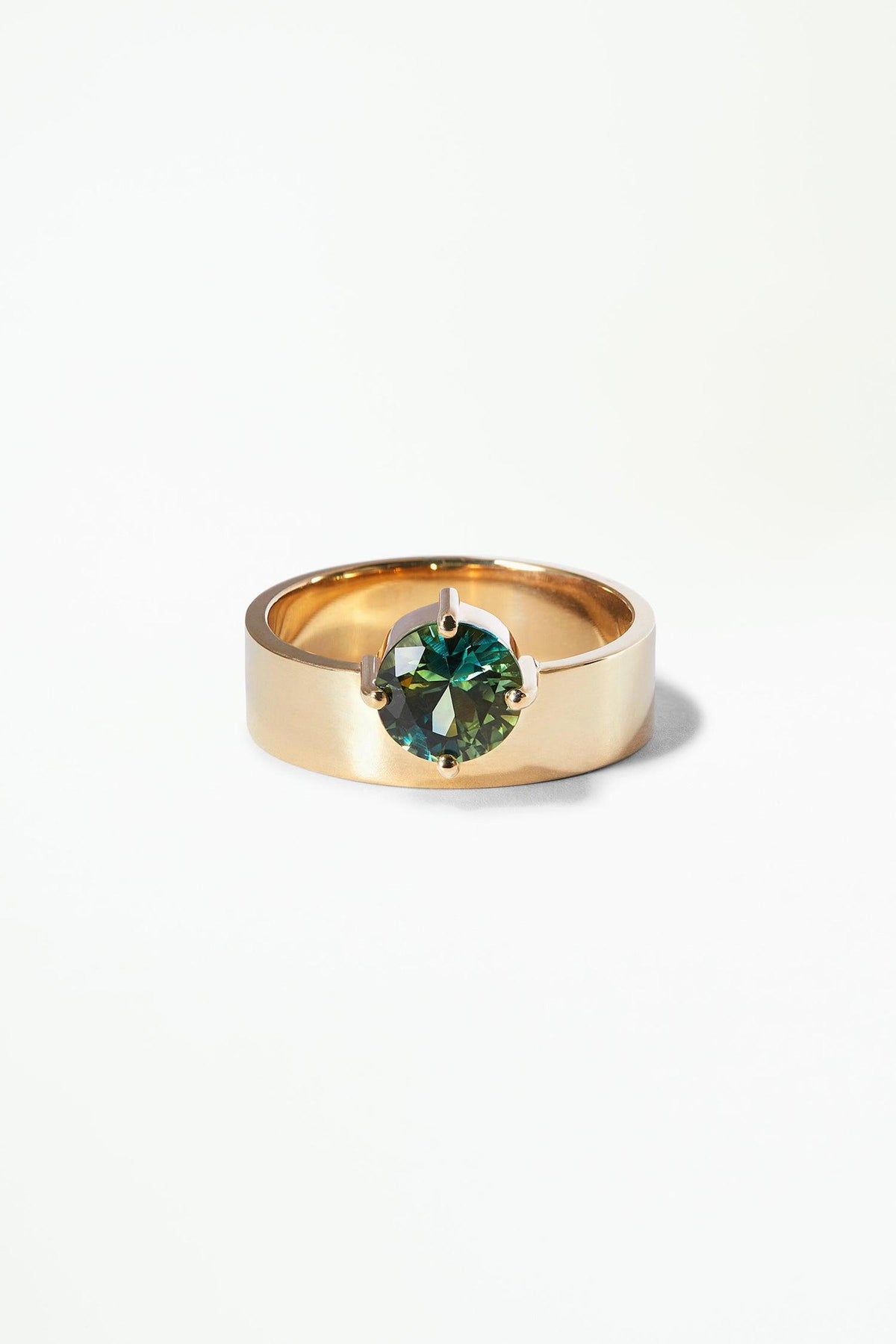 Round Gradient Sapphire Monolith Ring