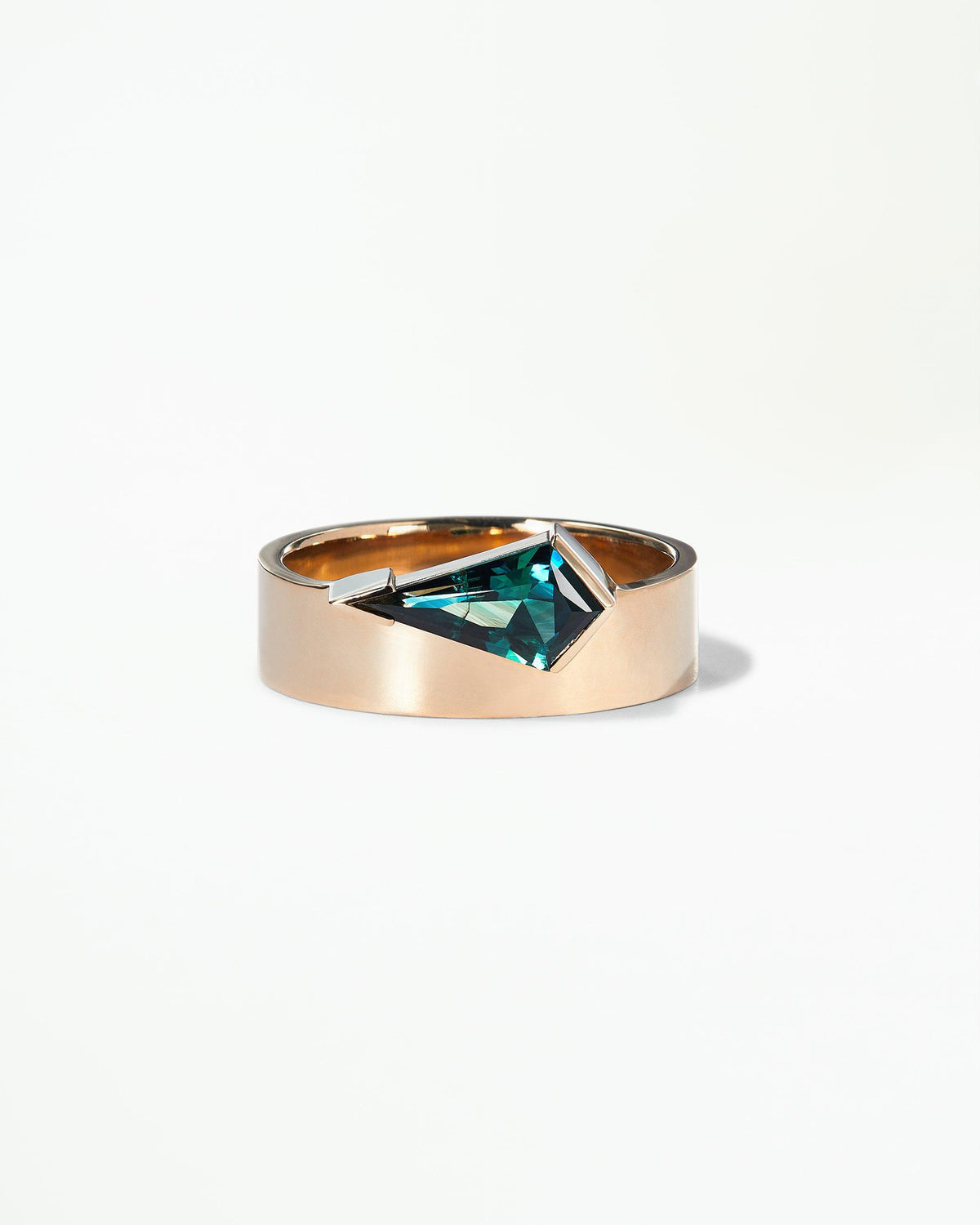Kite Cut Sapphire Monolith Ring