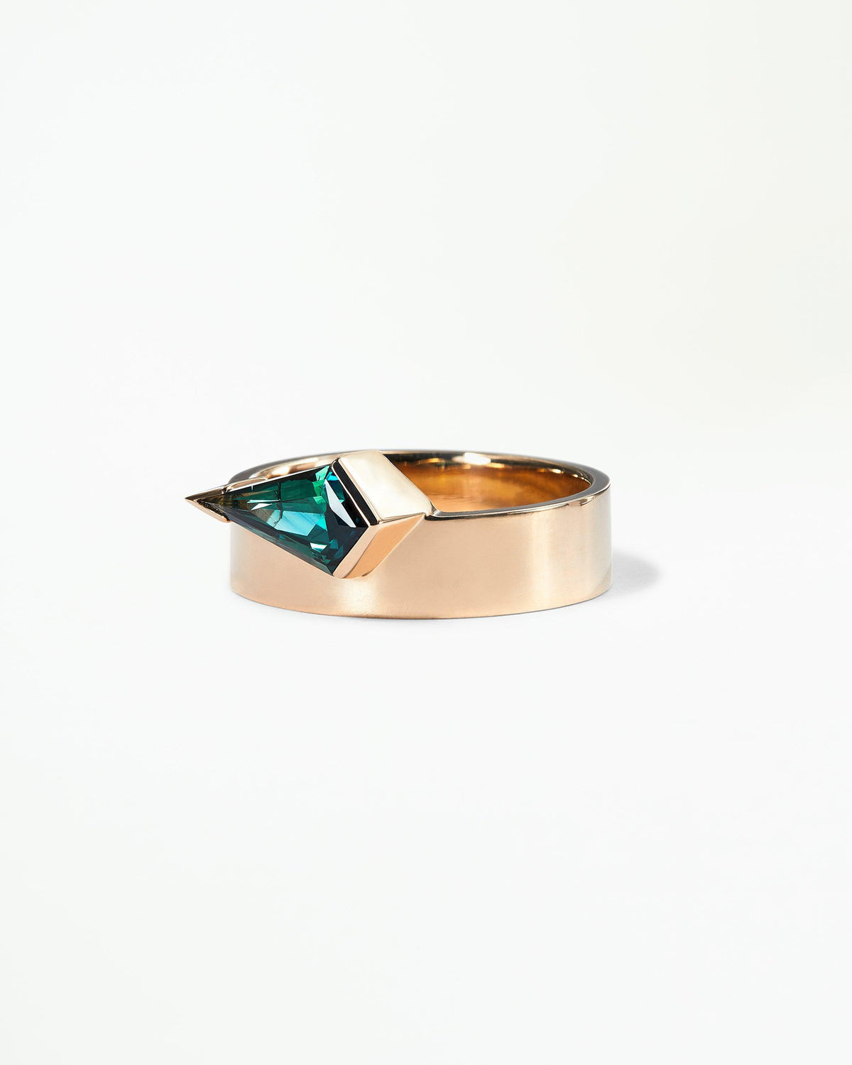 Kite Cut Sapphire Monolith Ring