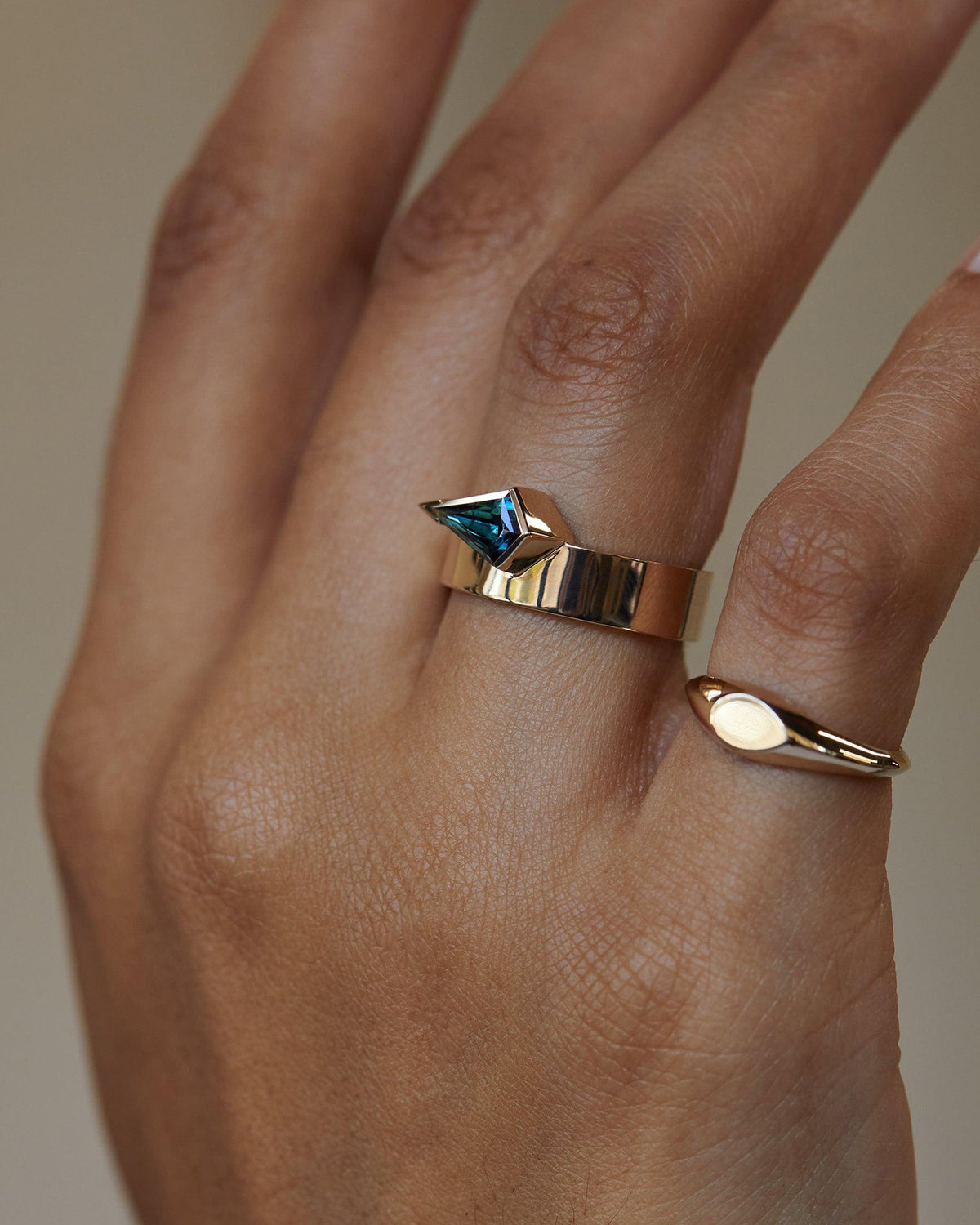 Kite Cut Sapphire Monolith Ring