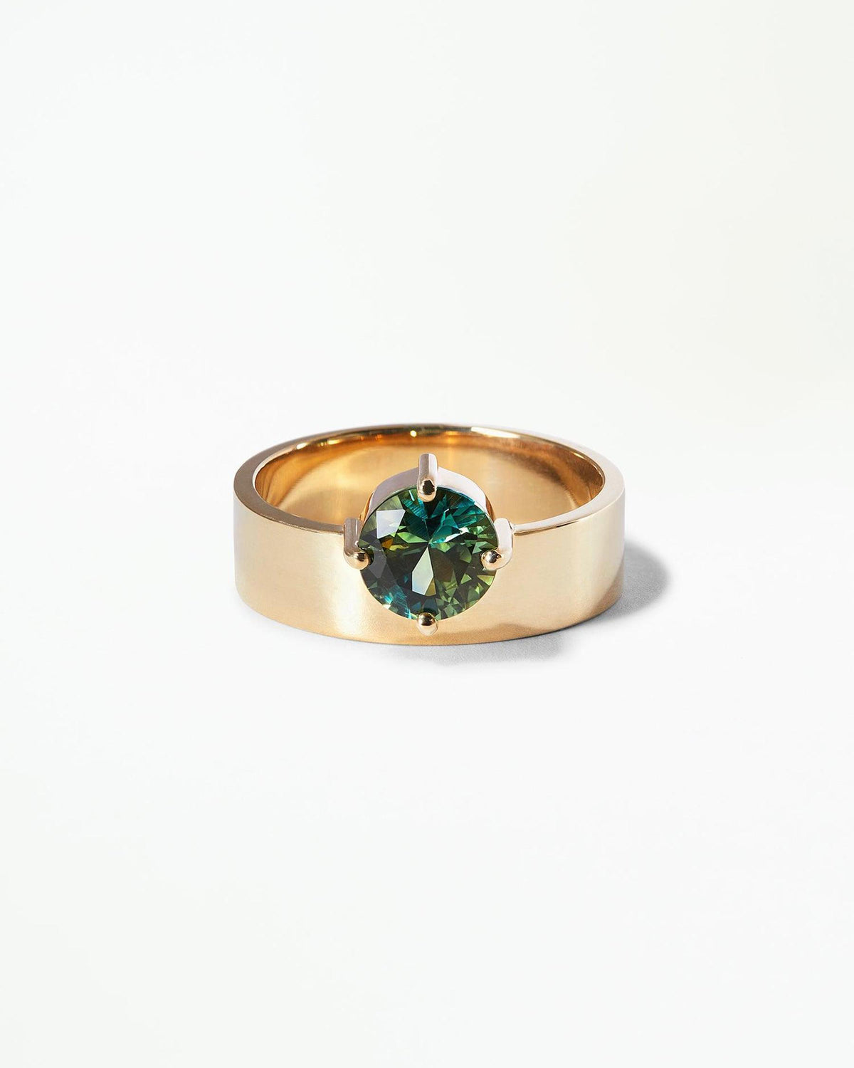 Round Gradient Sapphire Monolith Ring