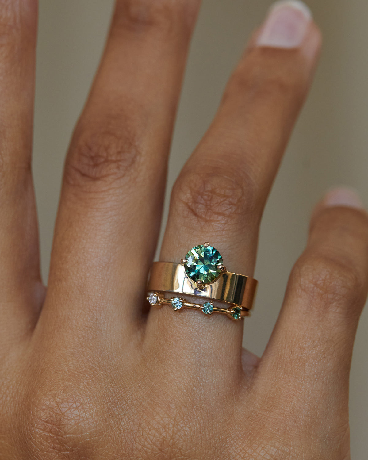 Round Gradient Sapphire Monolith Ring