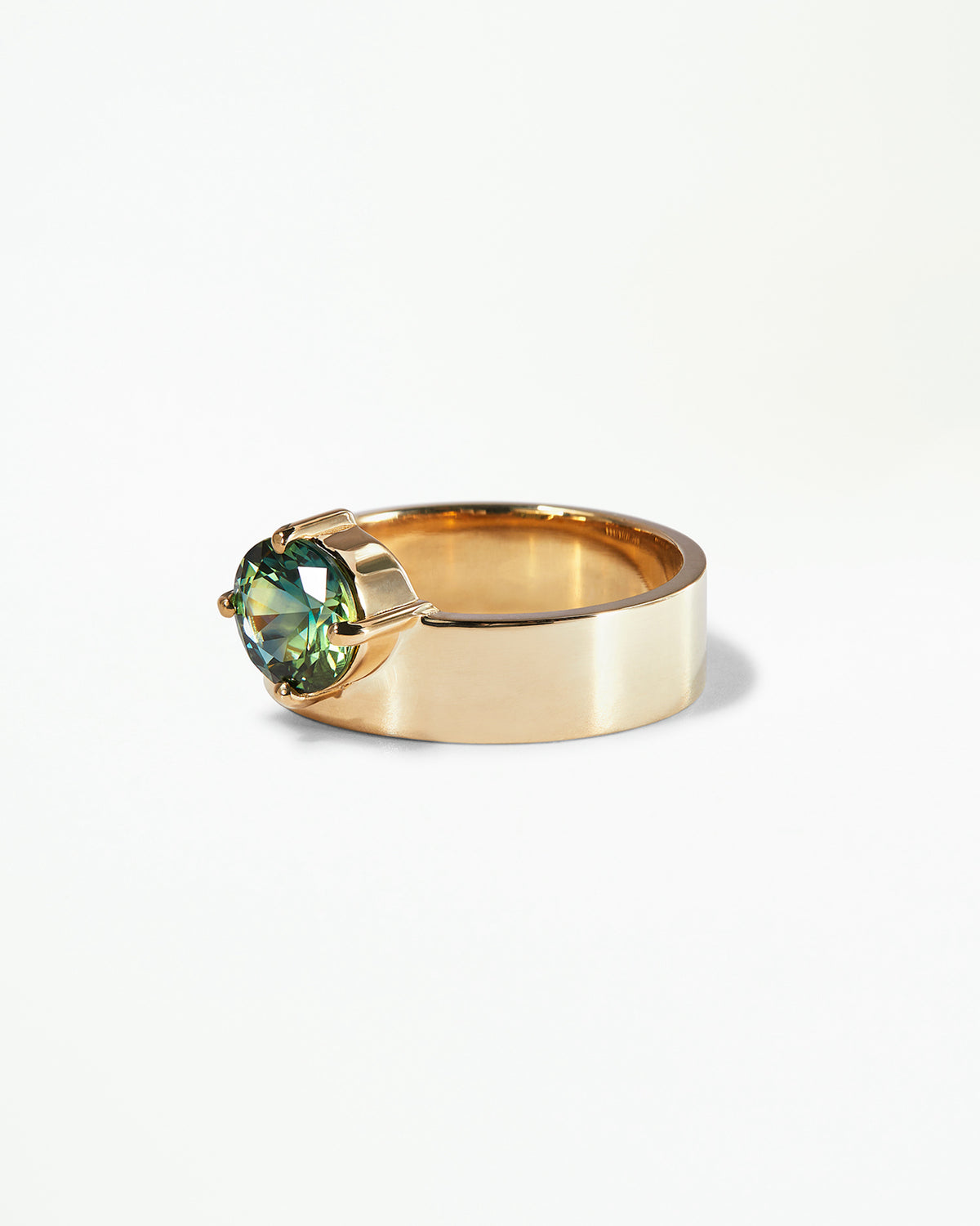 Round Gradient Sapphire Monolith Ring
