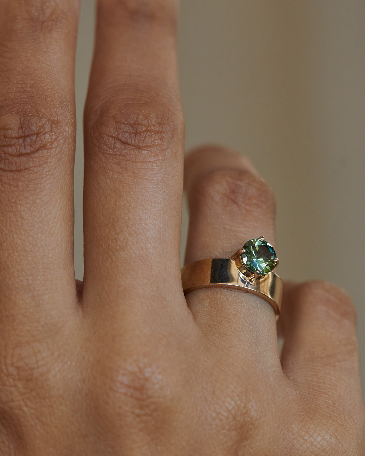 Round Gradient Sapphire Monolith Ring