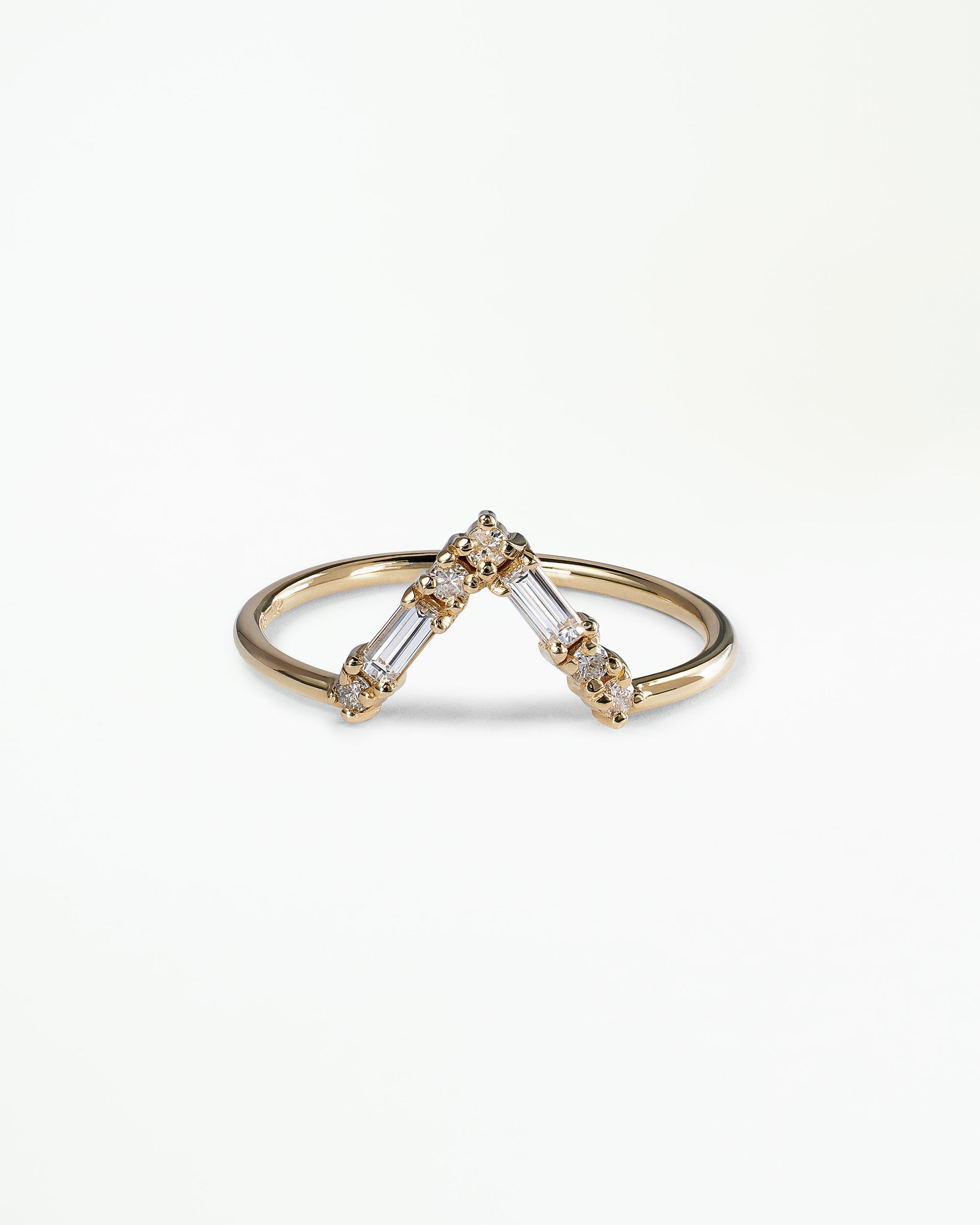 Diamond Triangle Pillar Ring