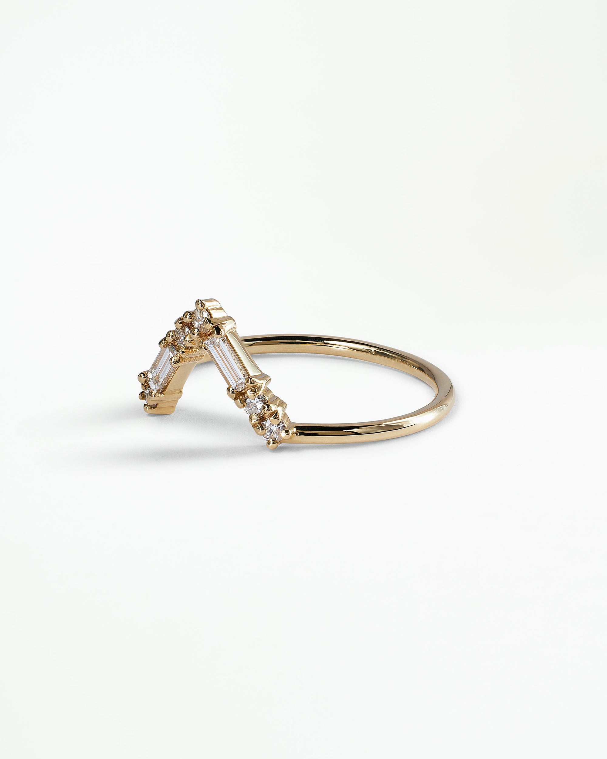 Diamond Triangle Pillar Ring