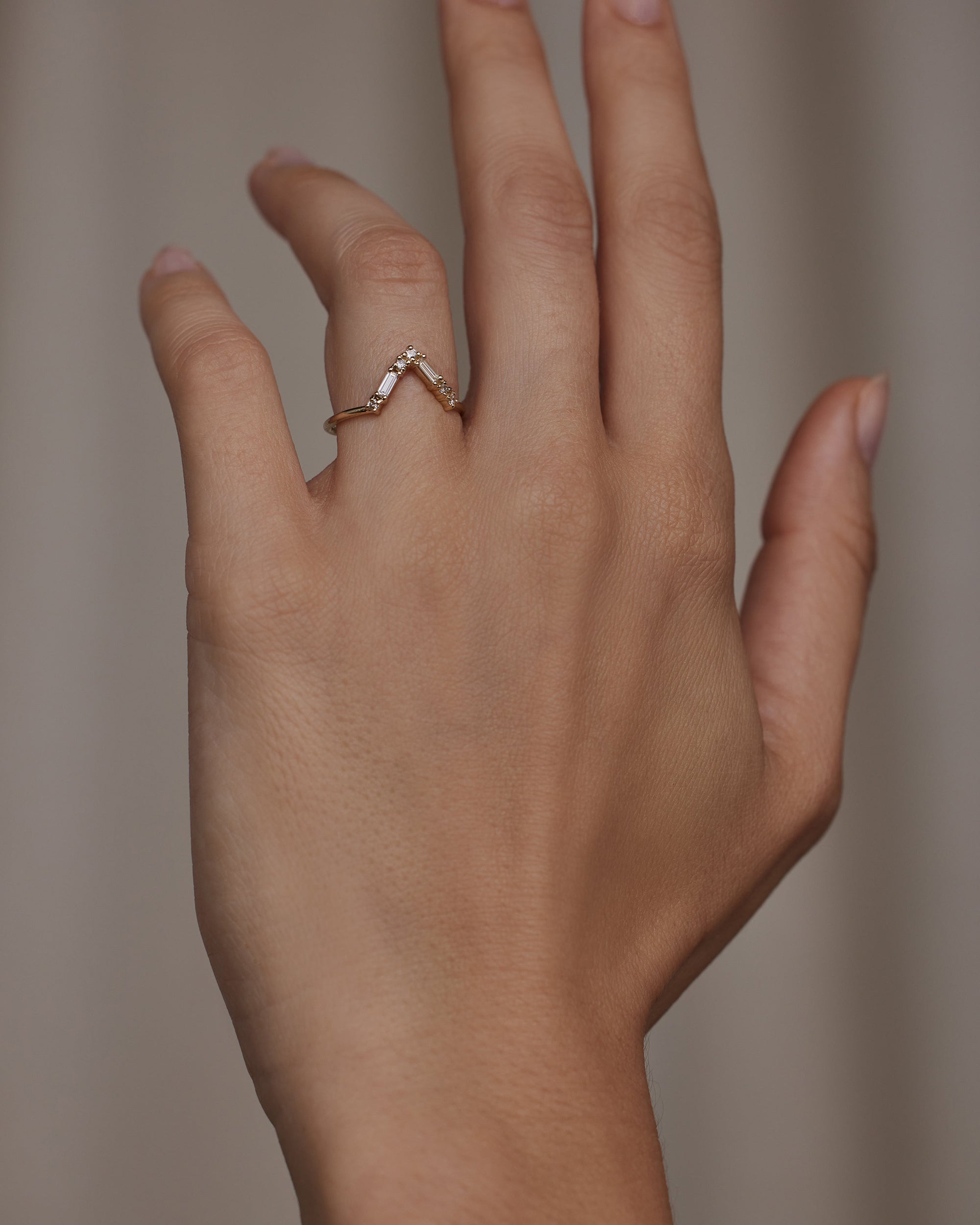 Diamond Triangle Pillar Ring