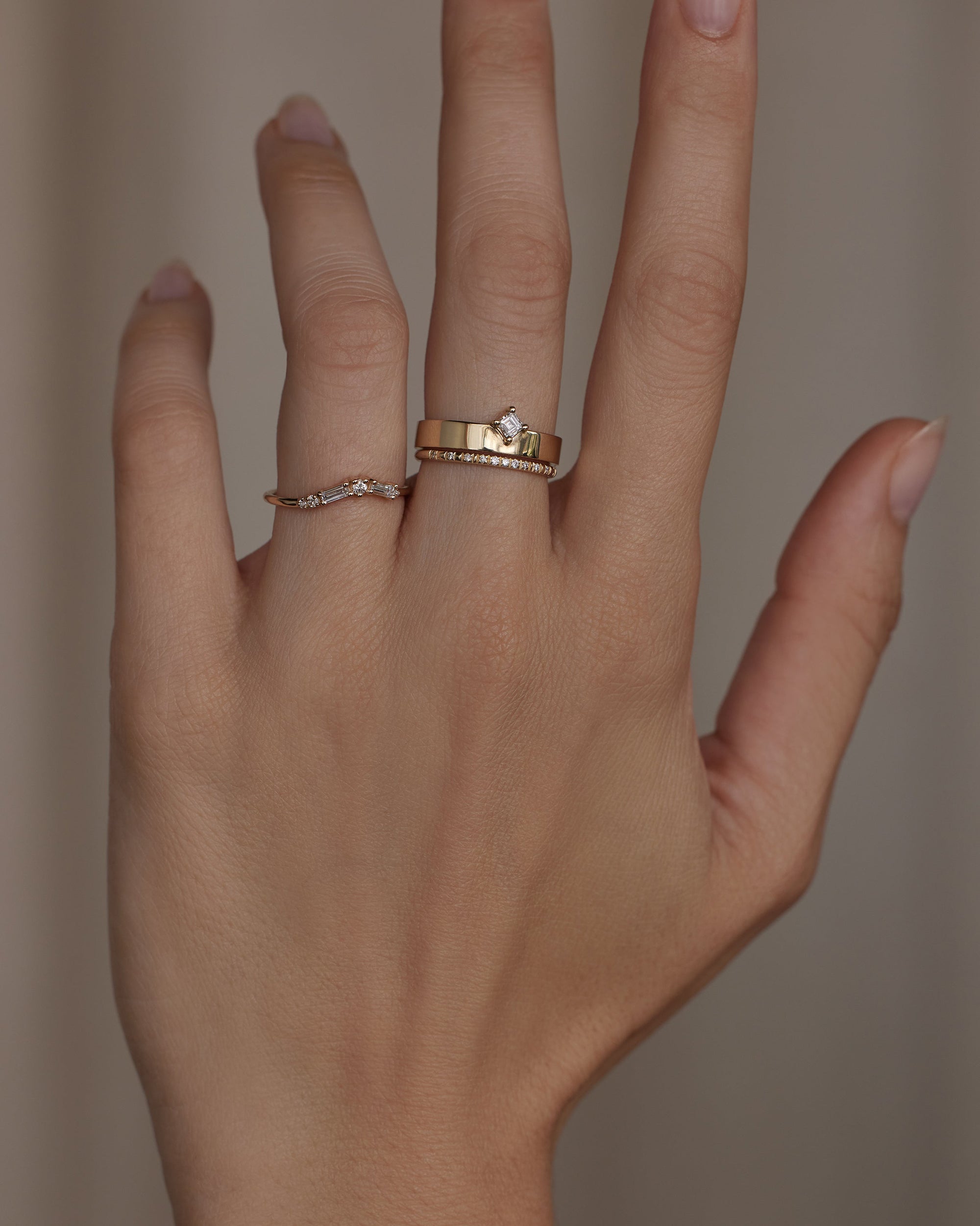 Diamond Wave Pillar Ring
