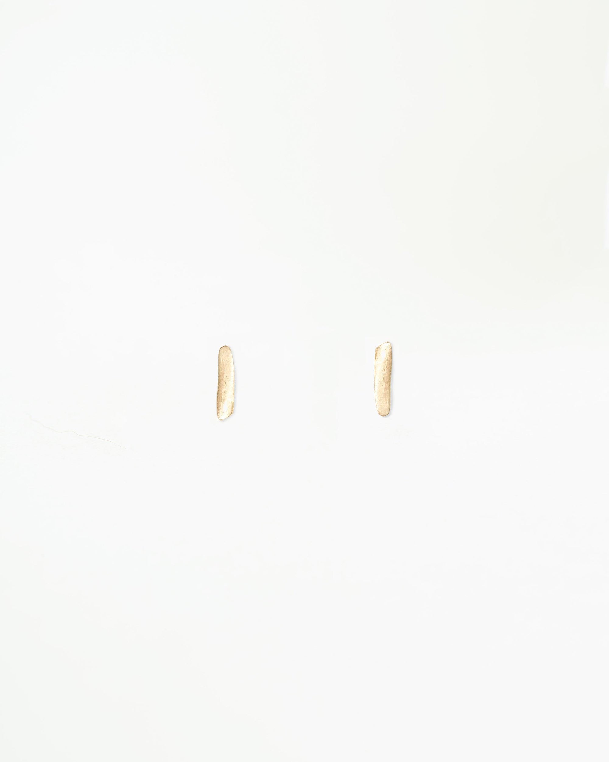Gold Dash Wisp Earring
