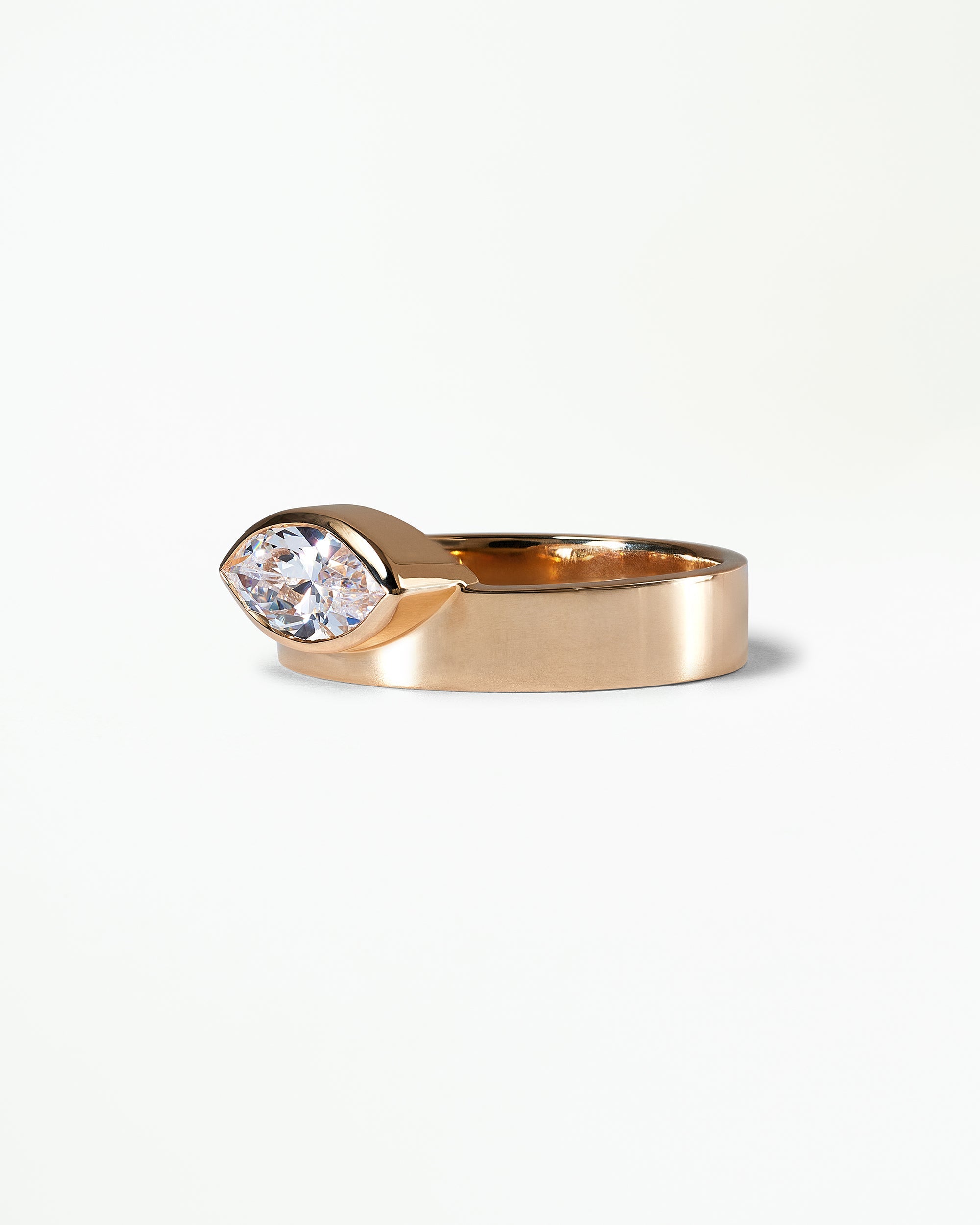 [lifestyle]Marquise Cut Diamond Monolith Ring