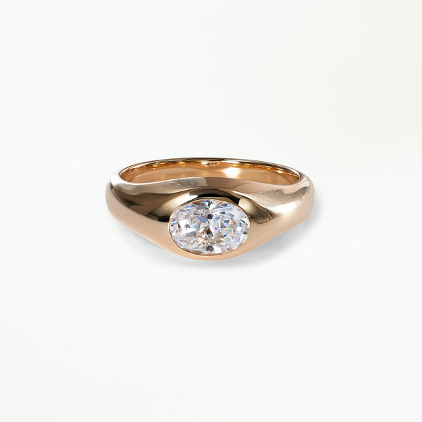 [lifestyle]Oval Cut Diamond Soft Signet Ring