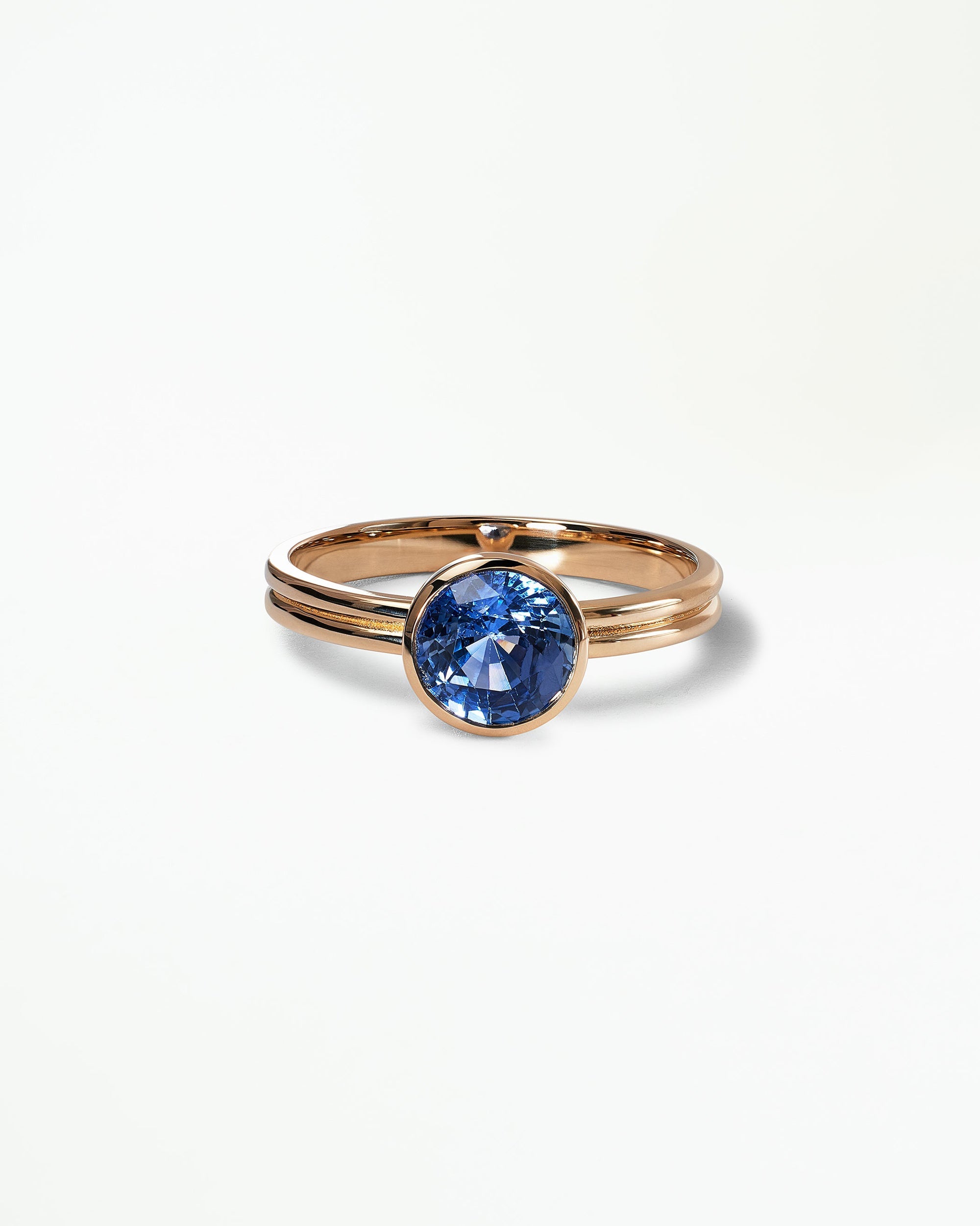 Round Cut Sapphire Ridge Ring Set