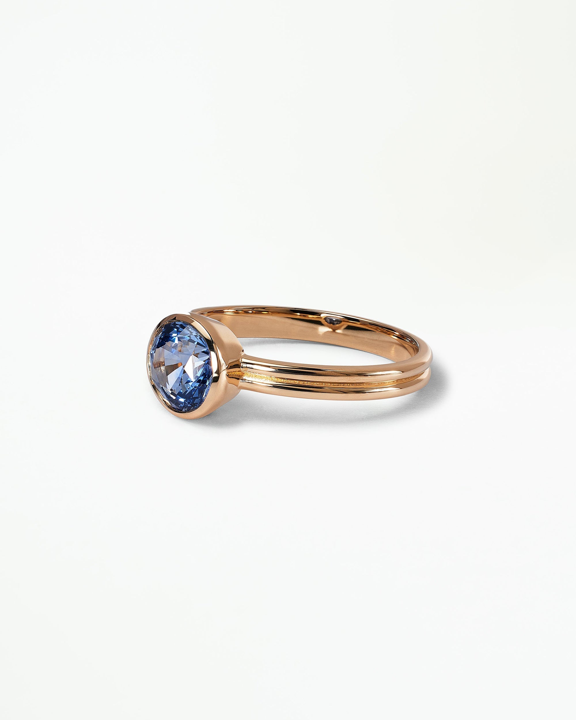 Round Cut Sapphire Ridge Ring Set