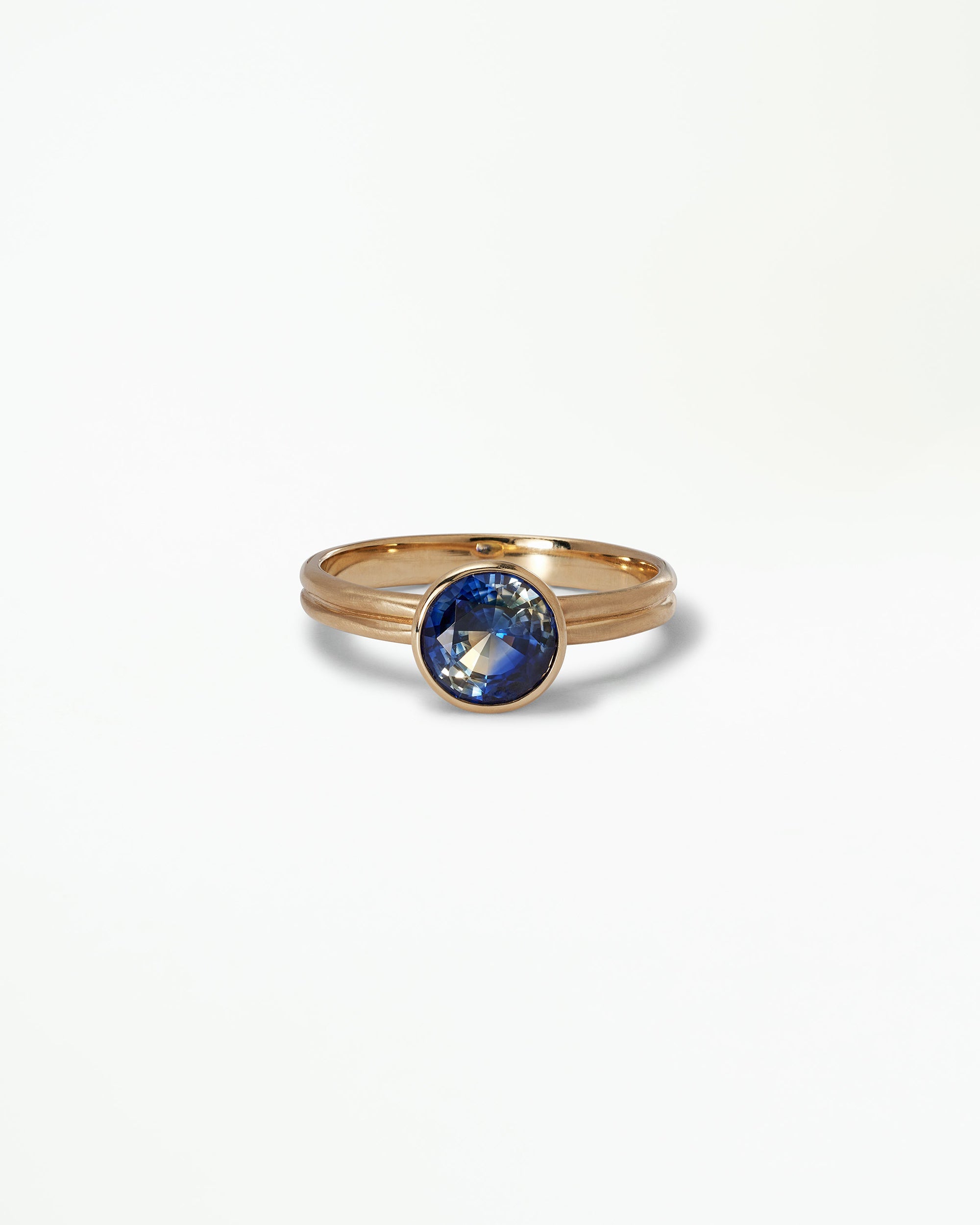 Round Cut Sapphire Ridge Ring Set No. 10