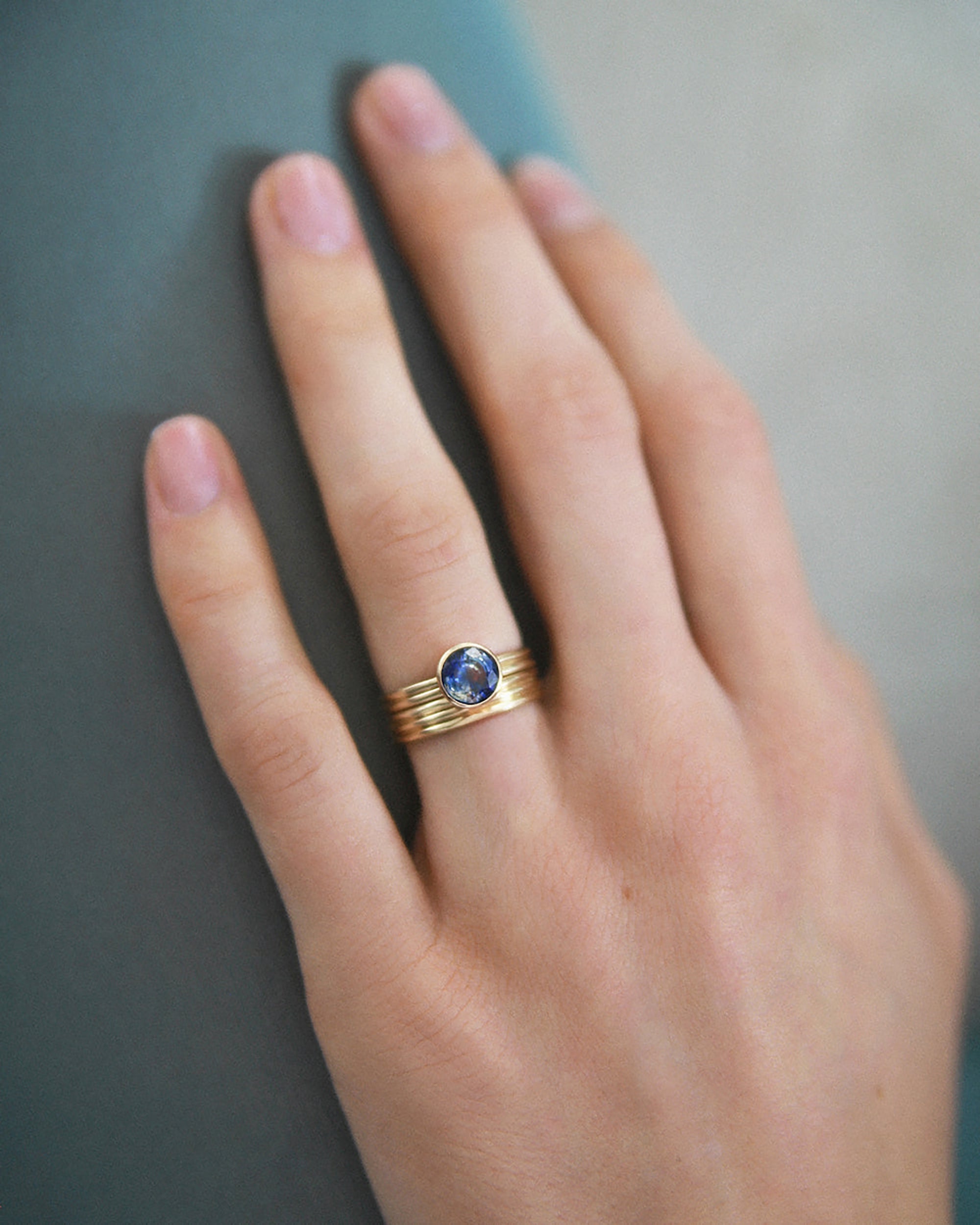 Round Cut Sapphire Ridge Ring Set No. 10