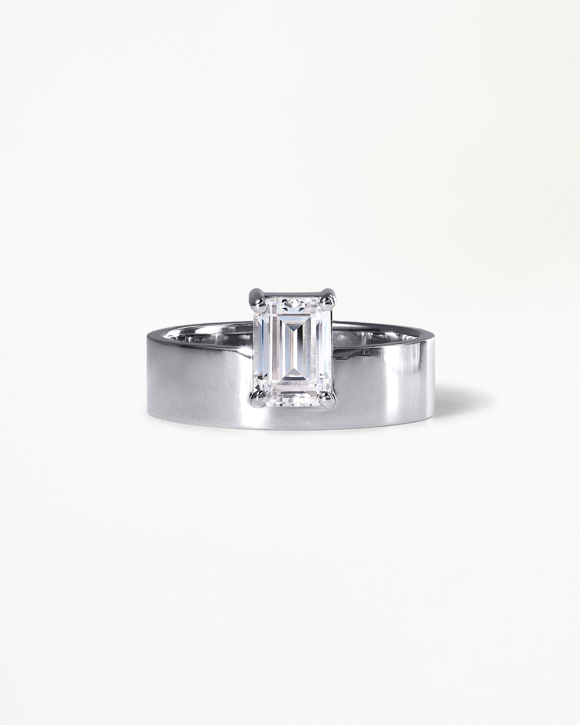 [lifestyle]Vertical Emerald Cut Diamond Monolith Ring