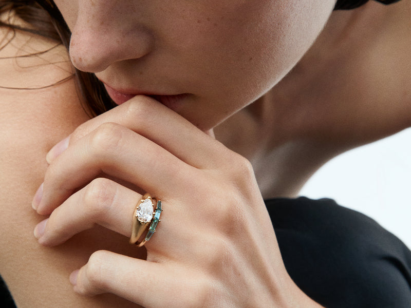 Baguette pool ring in 14k gold