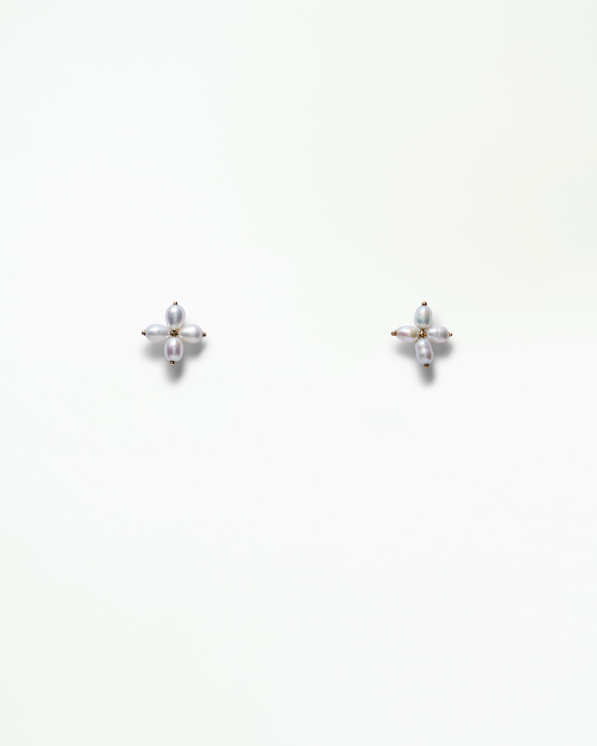 Pearl Daisy Stitch Earring