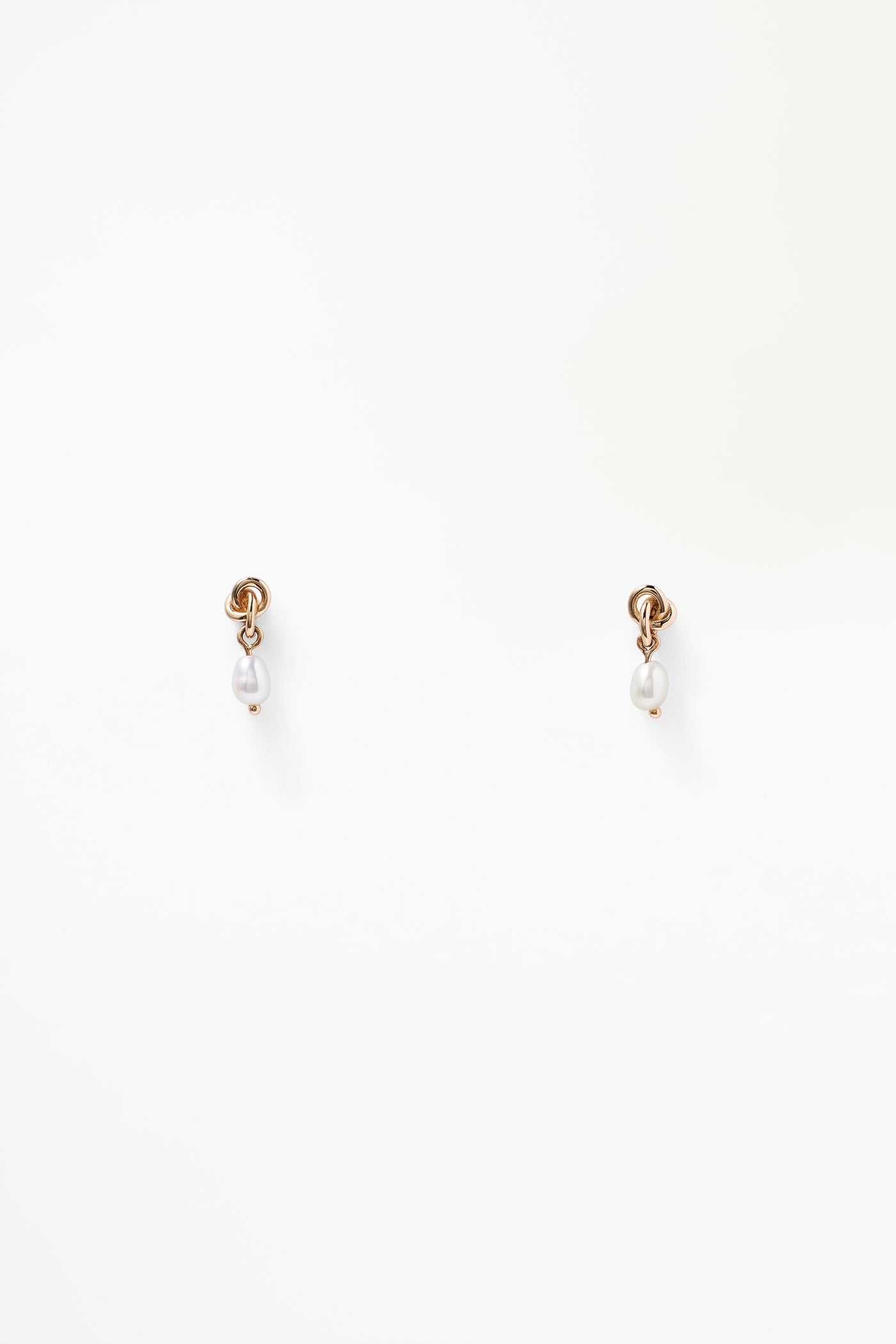 Little Ode Pearl Earring - Single
