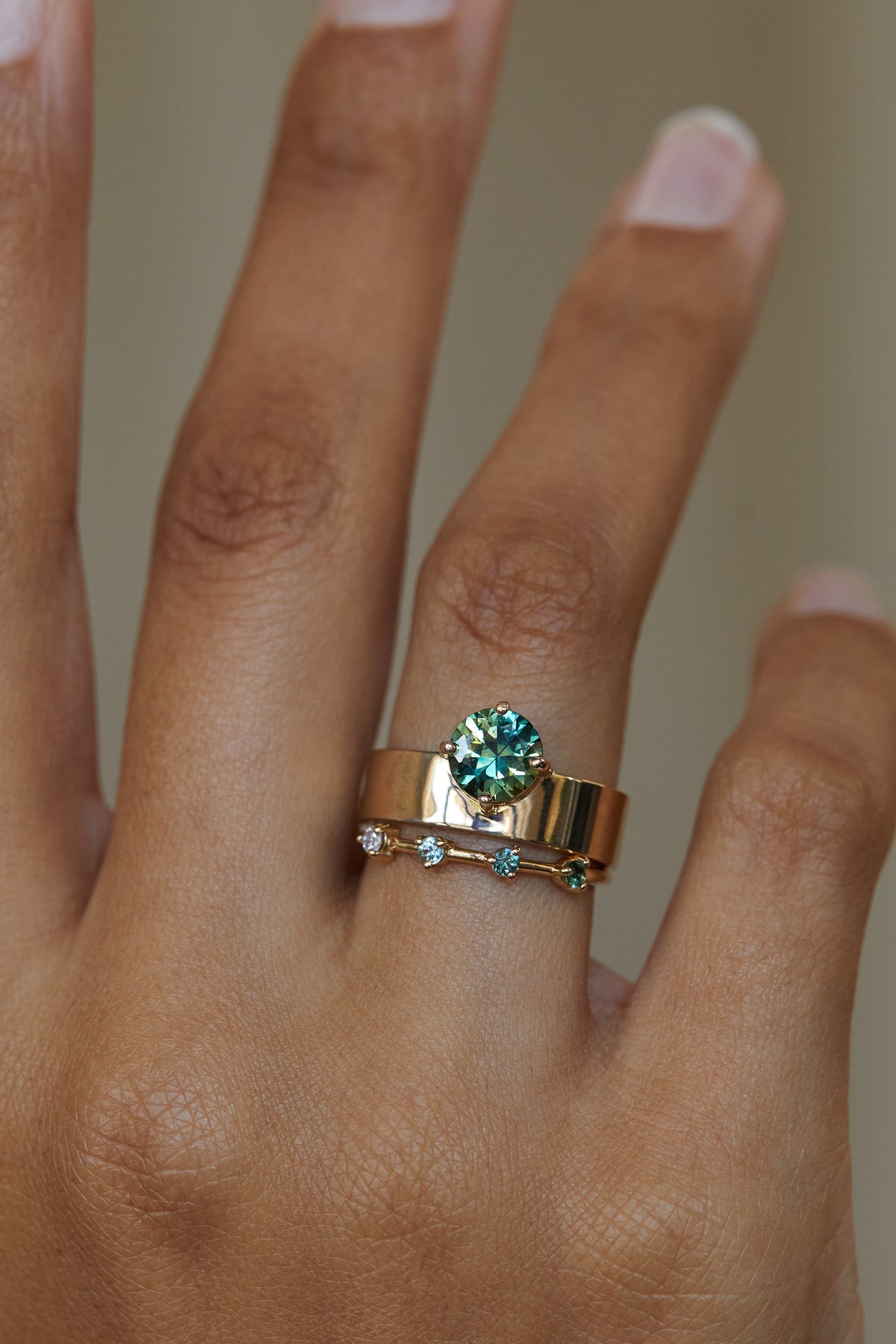 Round Gradient Sapphire Monolith Ring